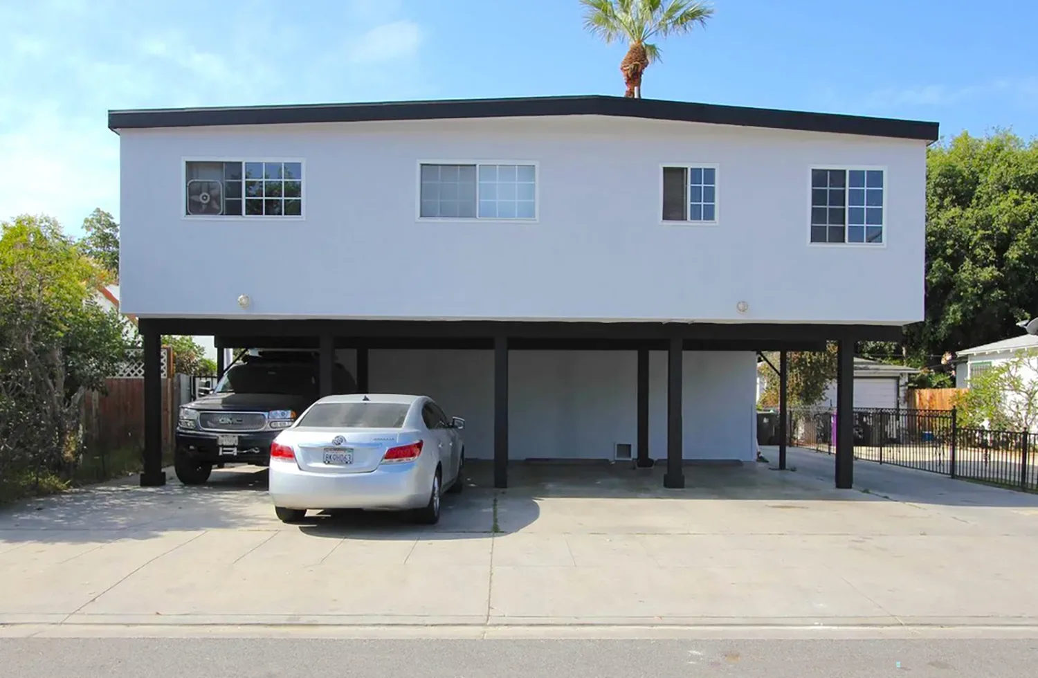 Sale of Long Beach Multifamily Apartment Communities